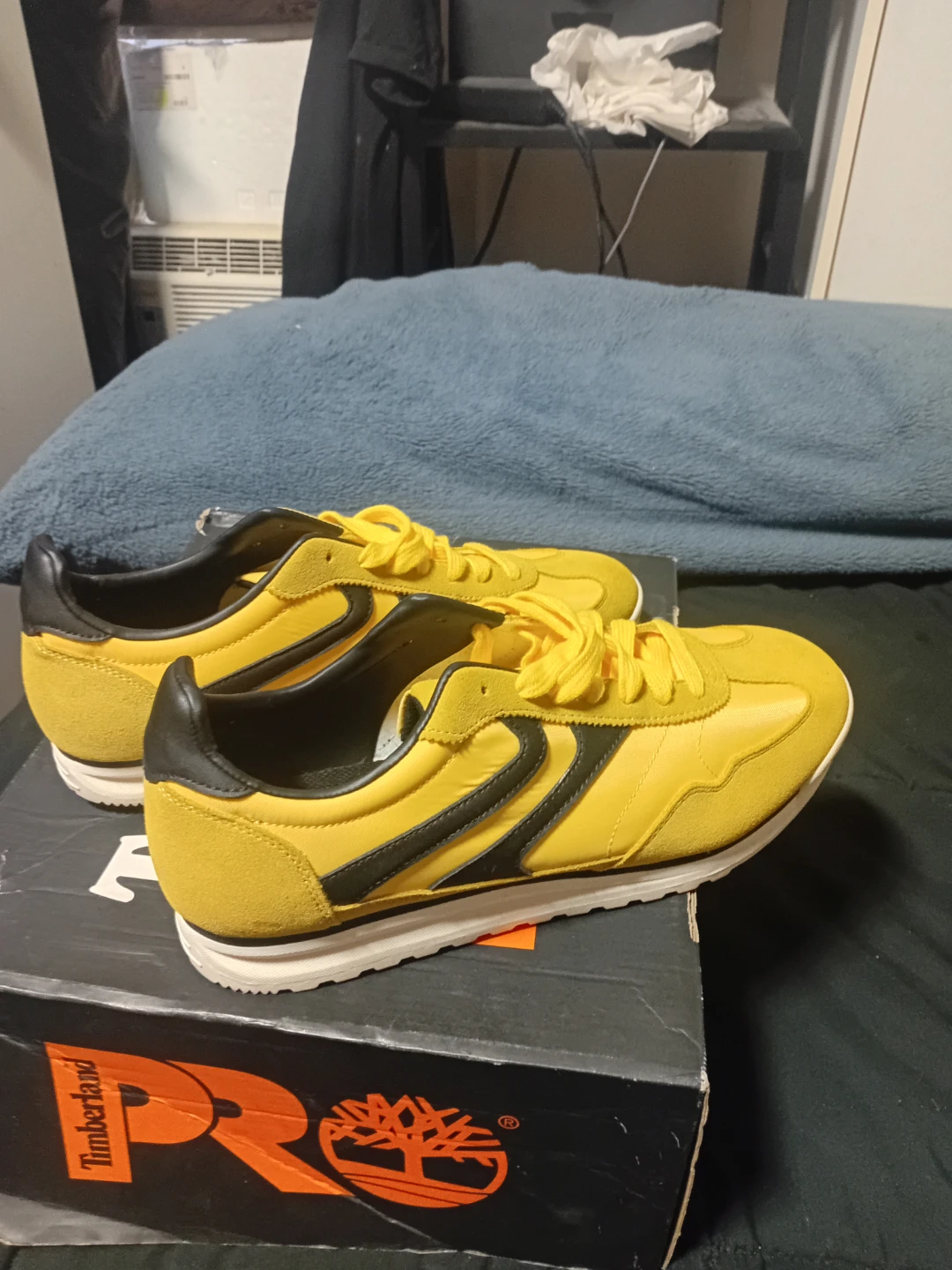 No Boundaries Men's Yellow Running Shoes Size 10