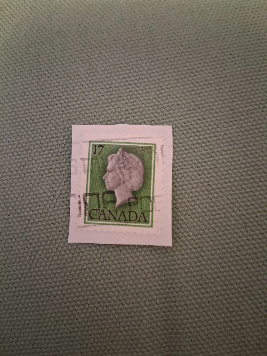 1979 Canadian 17-cent Queen Elizabeth II postage stamp