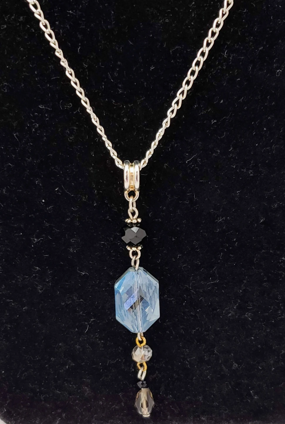 New Crystal Pendant Necklace and Earrings Set