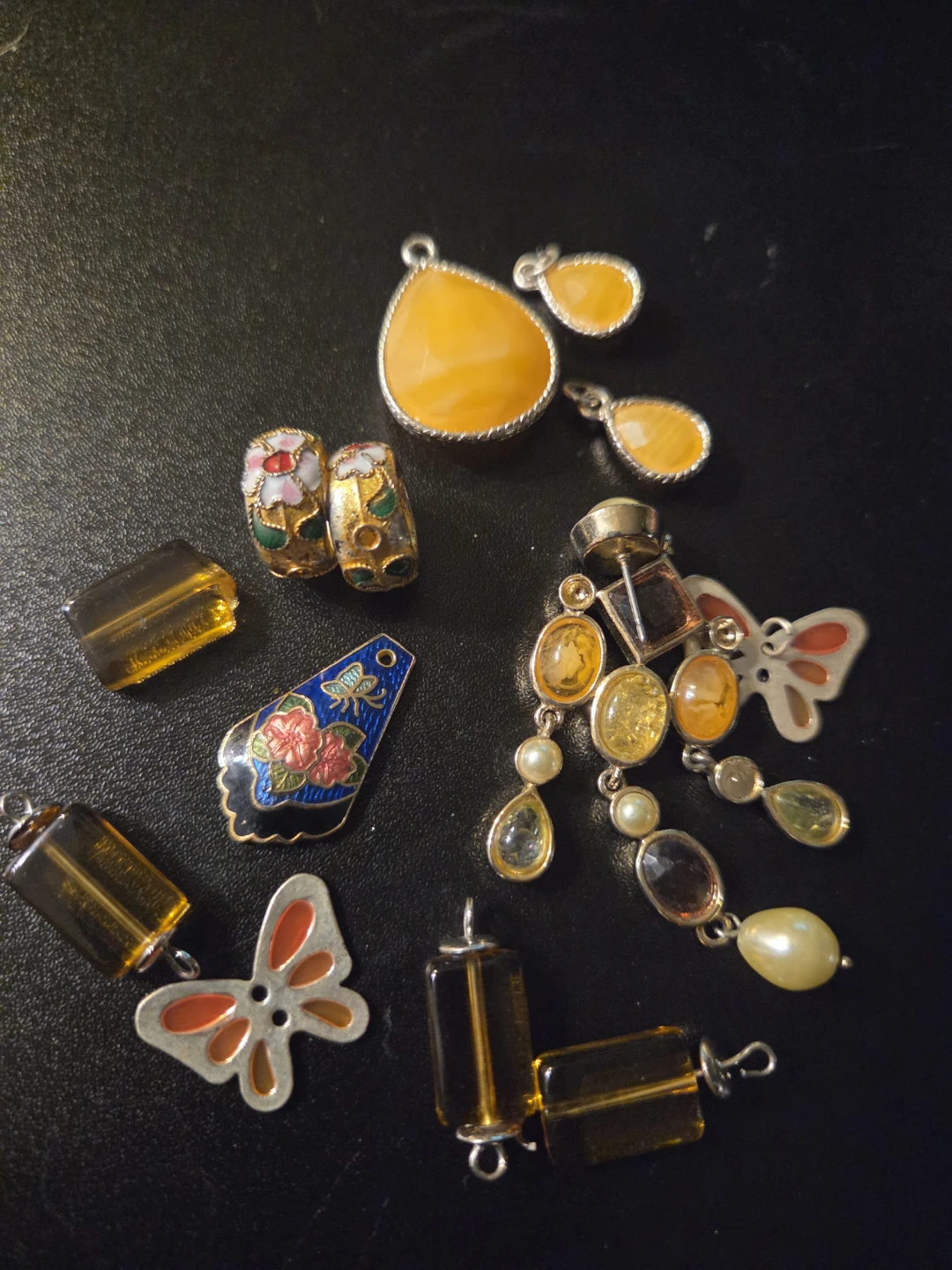 Assorted Vintage Charms and Beads - photo 2
