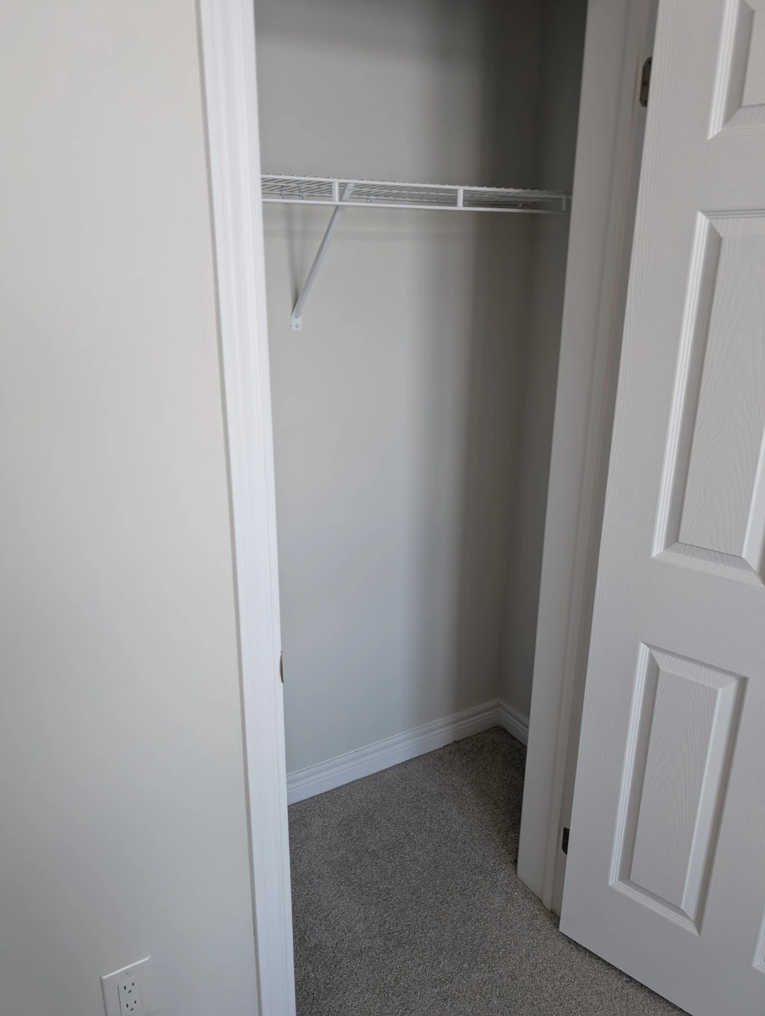 One Bedroom available for rent on ground floor. - photo 2