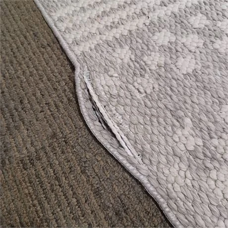 Light Grey Area Rug with Tassels - photo 2