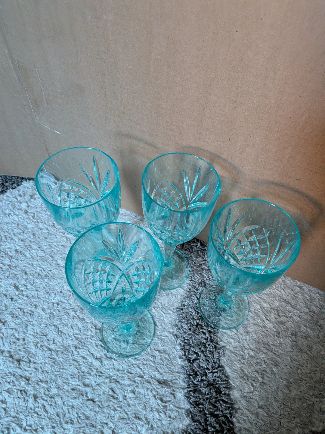 Set of 4 Wine Glasses - photo 3