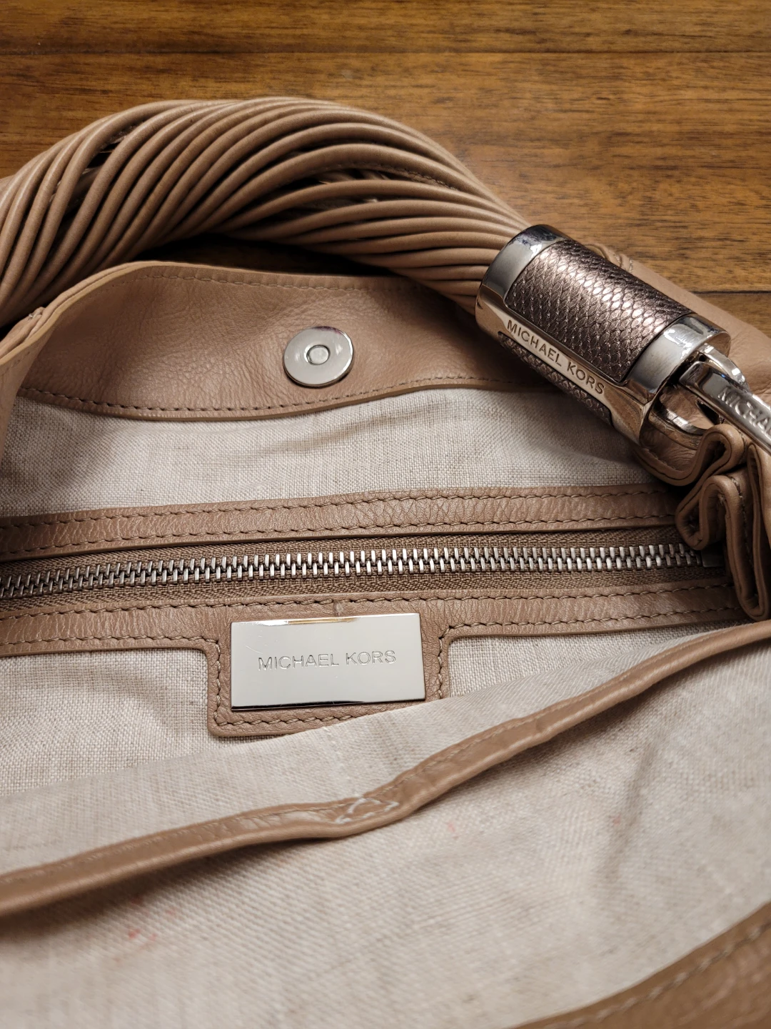 Michael Kors Leather Hobo Shoulder Bag - photo 3