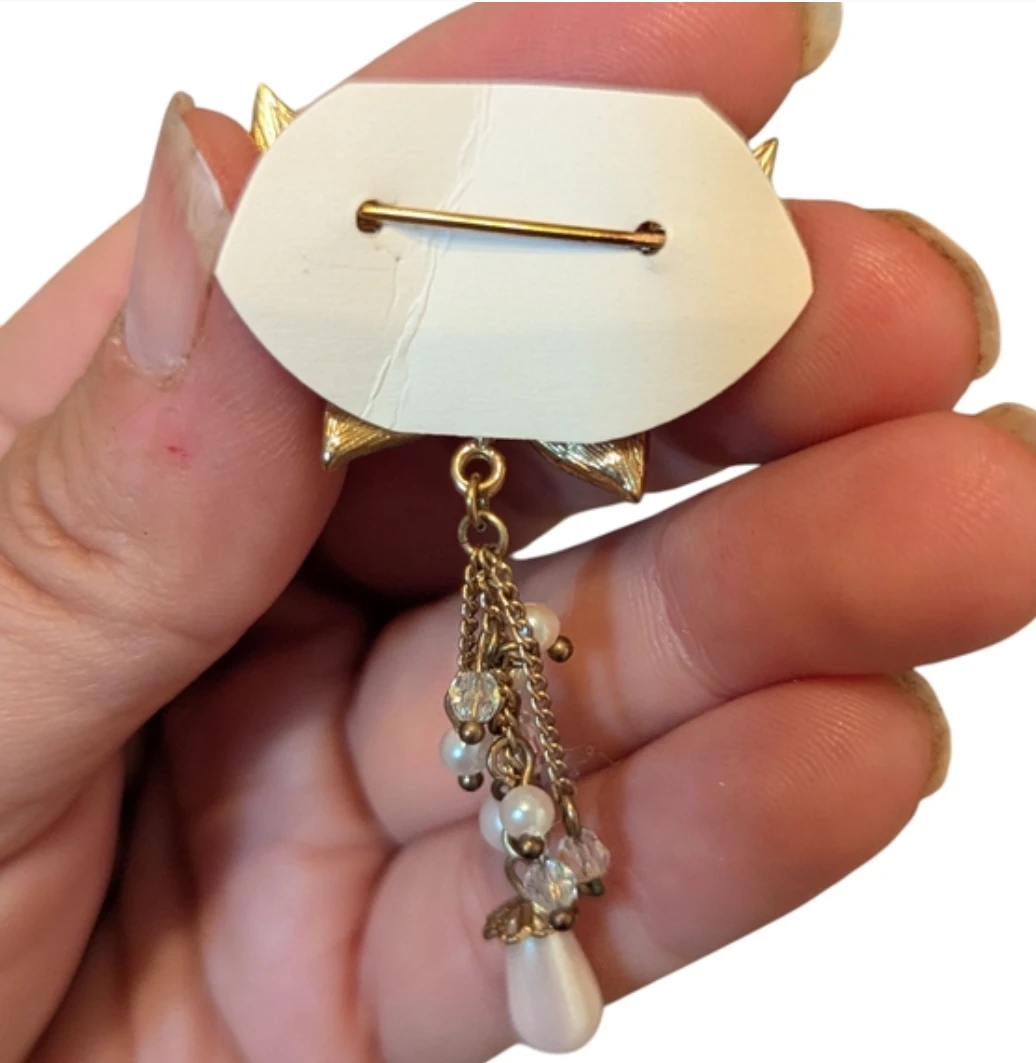 Butterfly Brooch with Pearl Dangles - photo 2