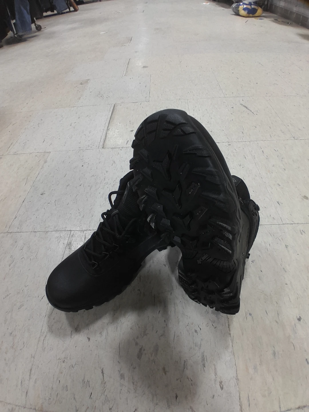 Columbia Black Hiking Boots Men's Size 9 - photo 2