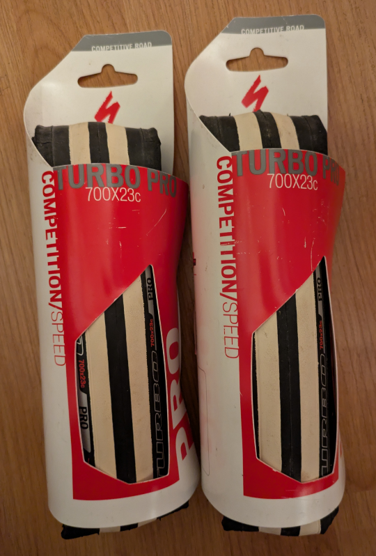 🏆 BRAND NEW Turbo Pro 700 x 23c Specialized tire - blk x 2