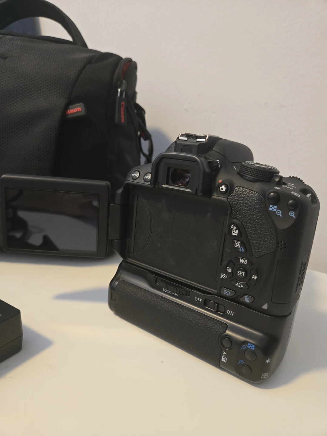Canon EOS Rebel T5i DSLR Camera with Lens and Bag - photo 5