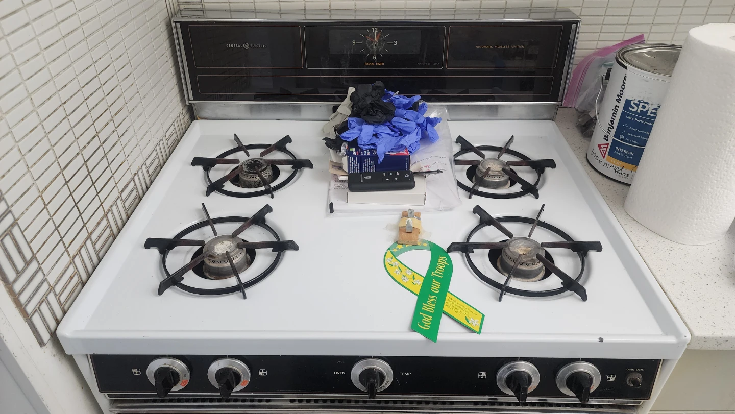 GE Electric Gas Range Stove Oven White - photo 3