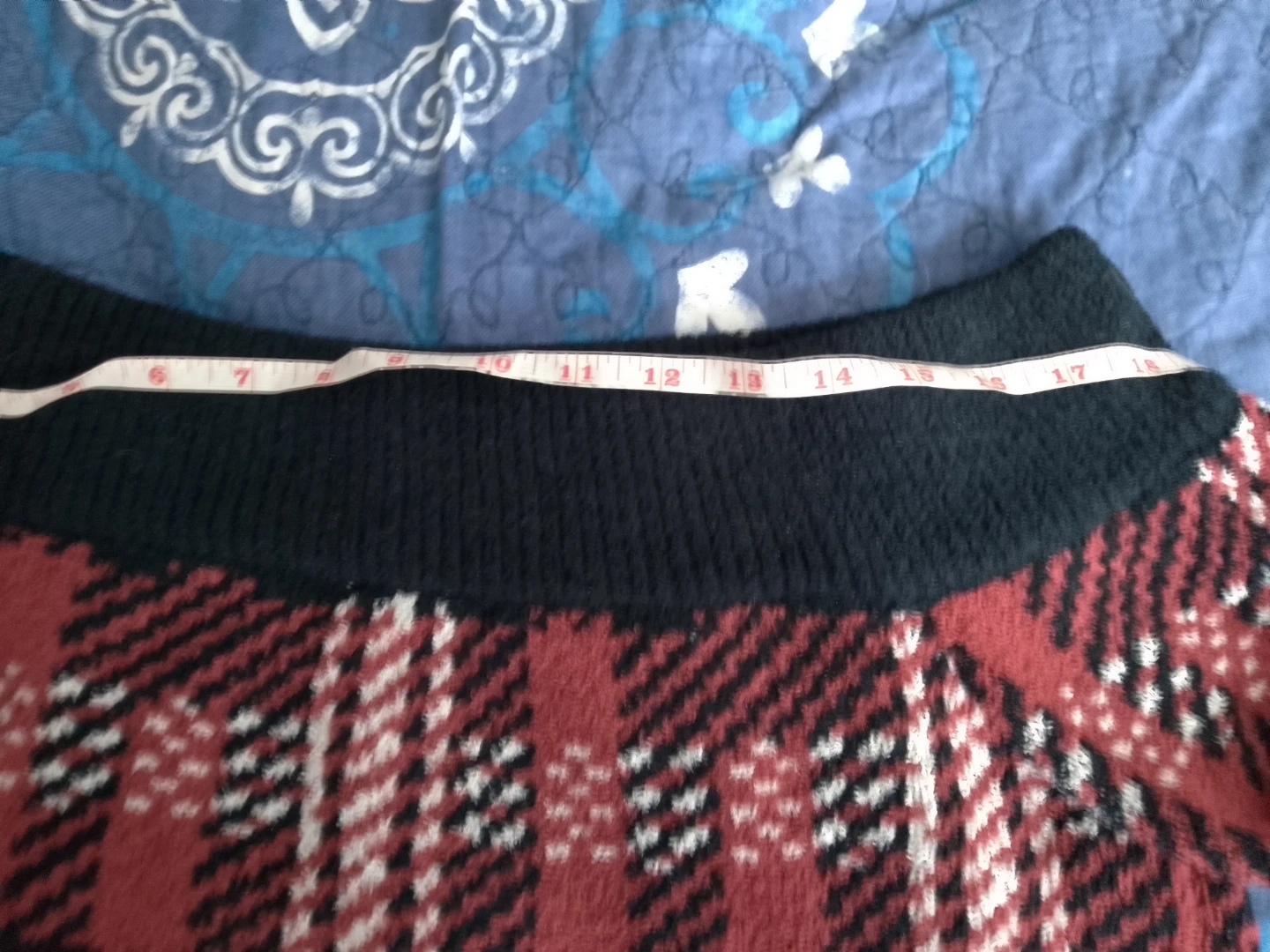 Red & Black Plaid Off-shoulder Sweater 🥕 - photo 3
