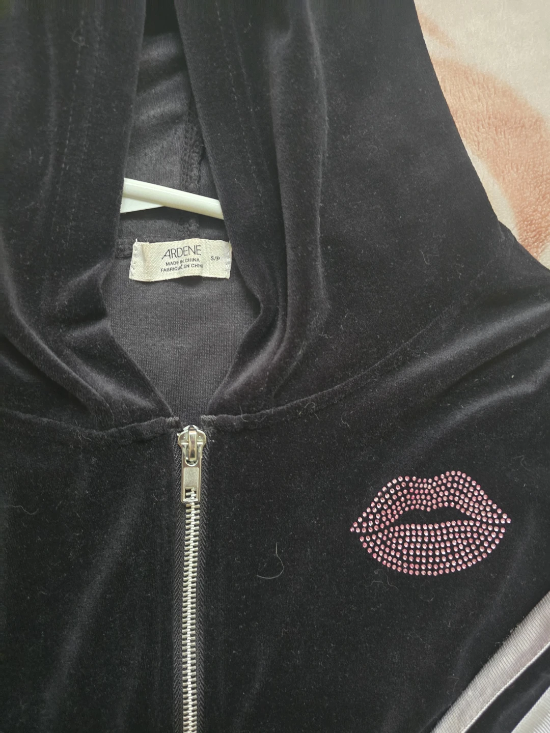 Ardene Black Velour Track Jacket with Pink Rhinestone Lips S/P - photo 2