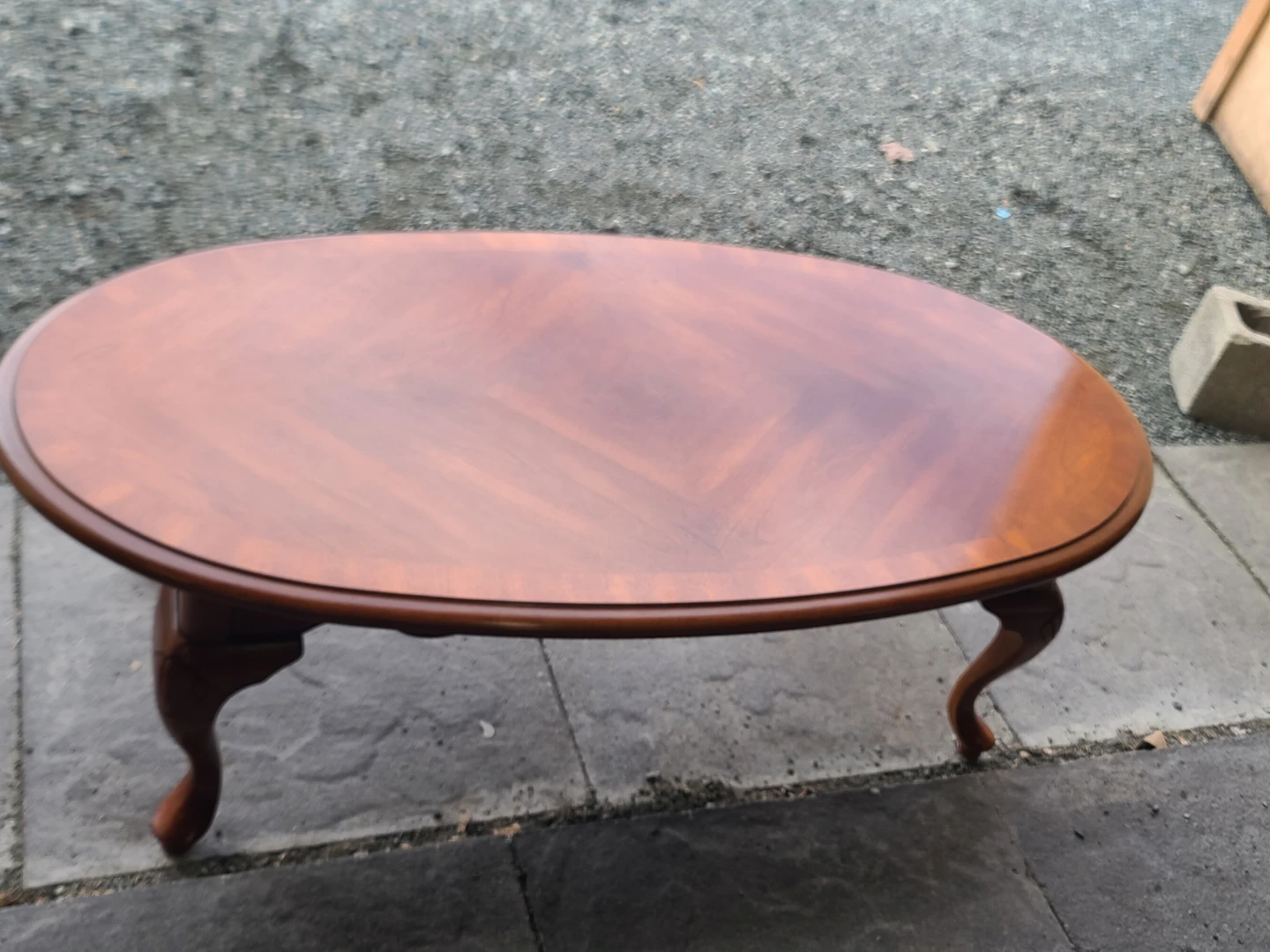 Oval Wood Coffee Table With Carved Legs - photo 5