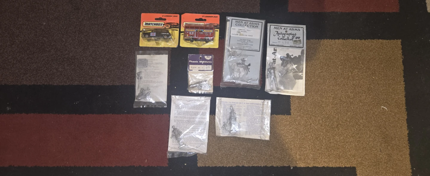 Men at Arms Autographed Collection 1:24 Scale Figures