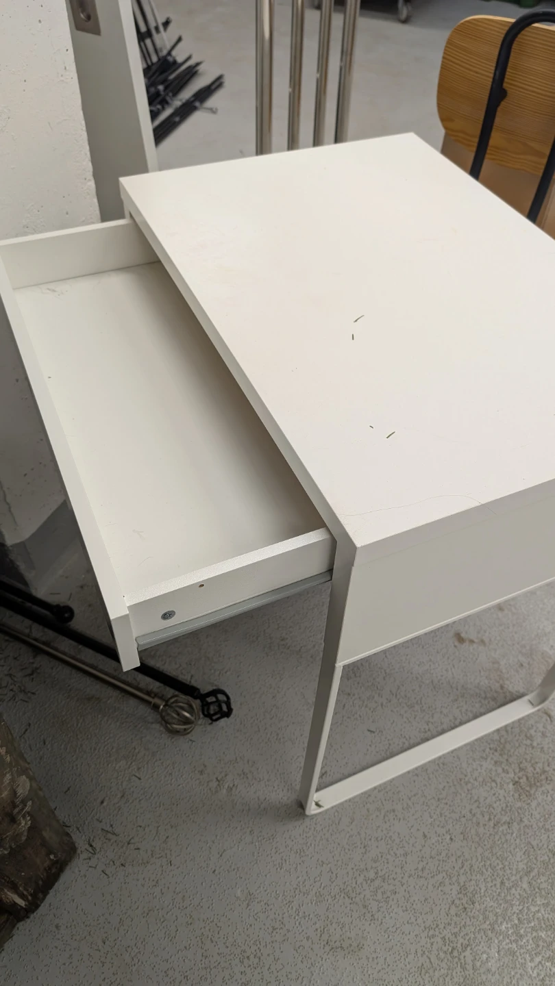 IKEA MICKE Desk - White - photo 3