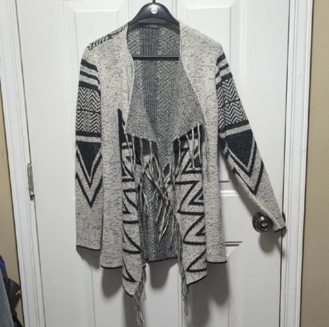 Suzy Shier Women's Black & Grey Geometric Print Cardigan