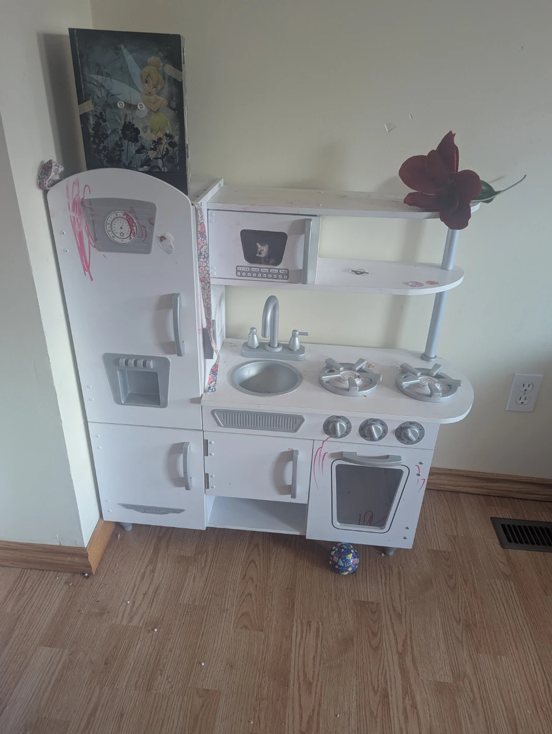 Small kids play kitchen