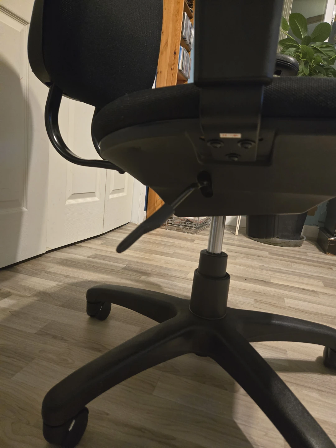 Black Office Chair - photo 4