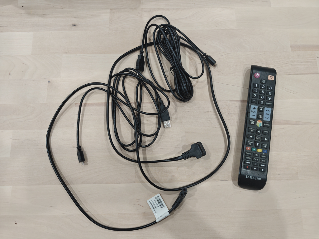 55" Samsung TV with Remote and Cables - photo 2