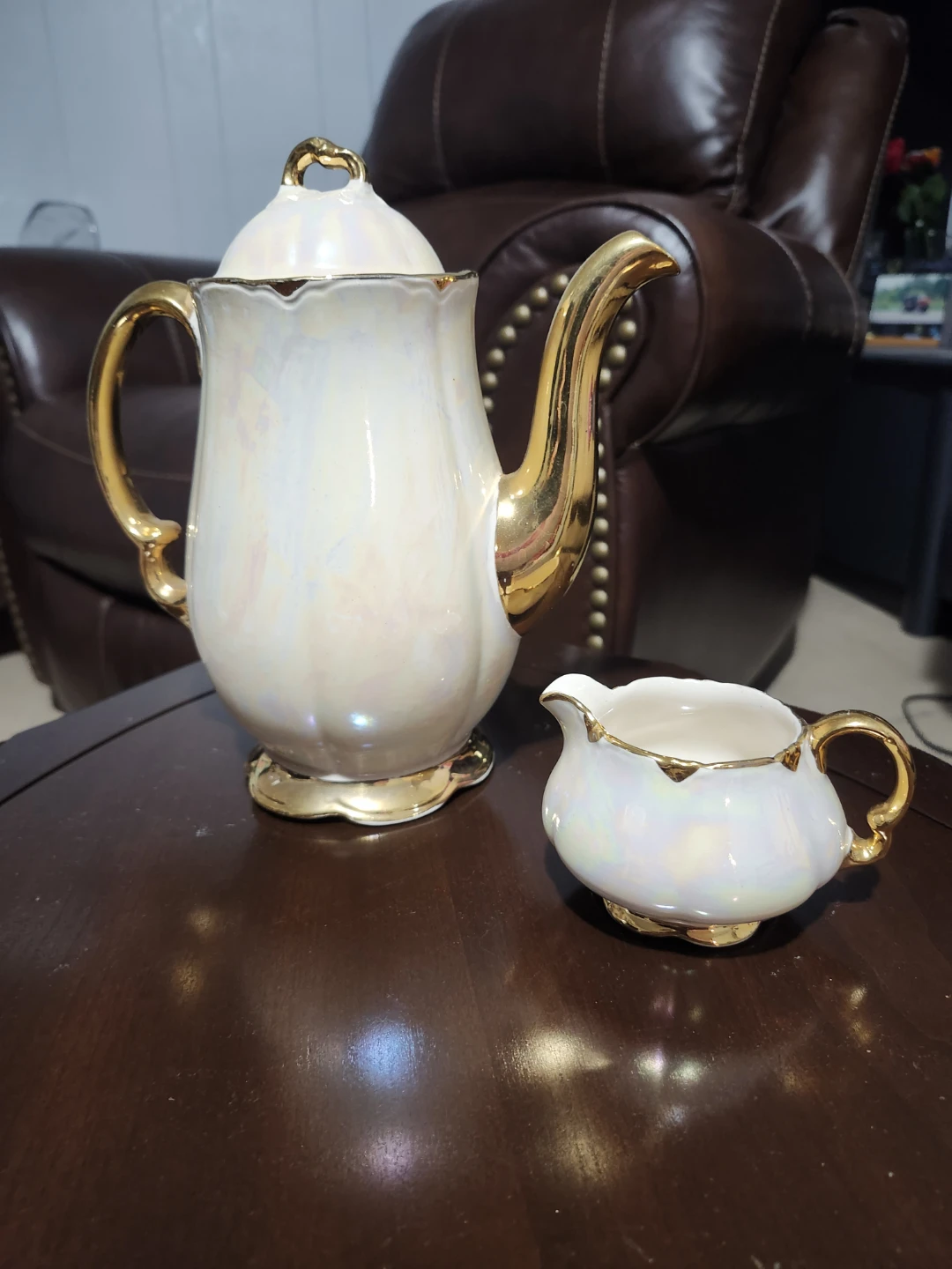 Creamer and Teapot Set