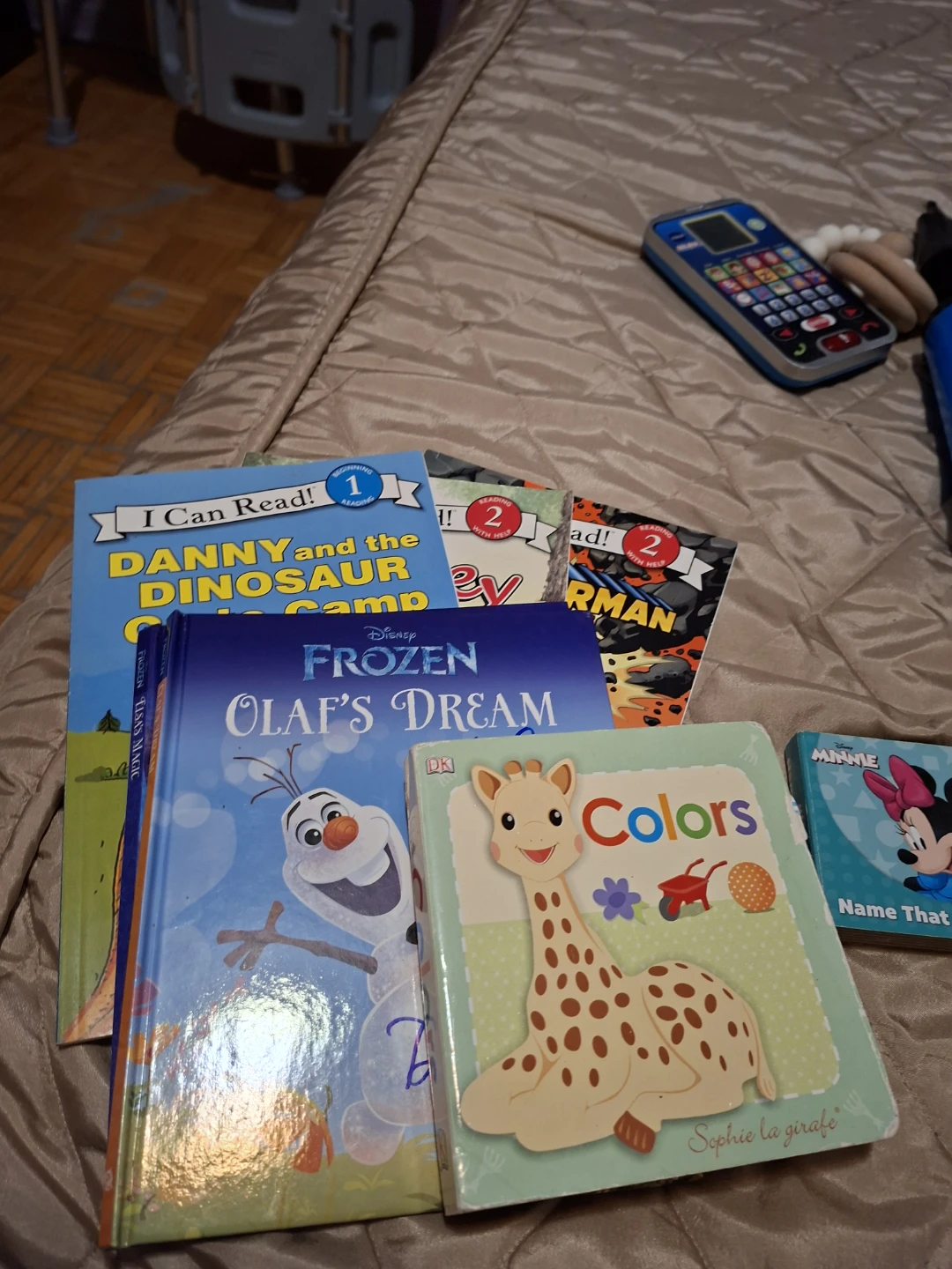 Sophie la girafe "Colors" Board Book🏆