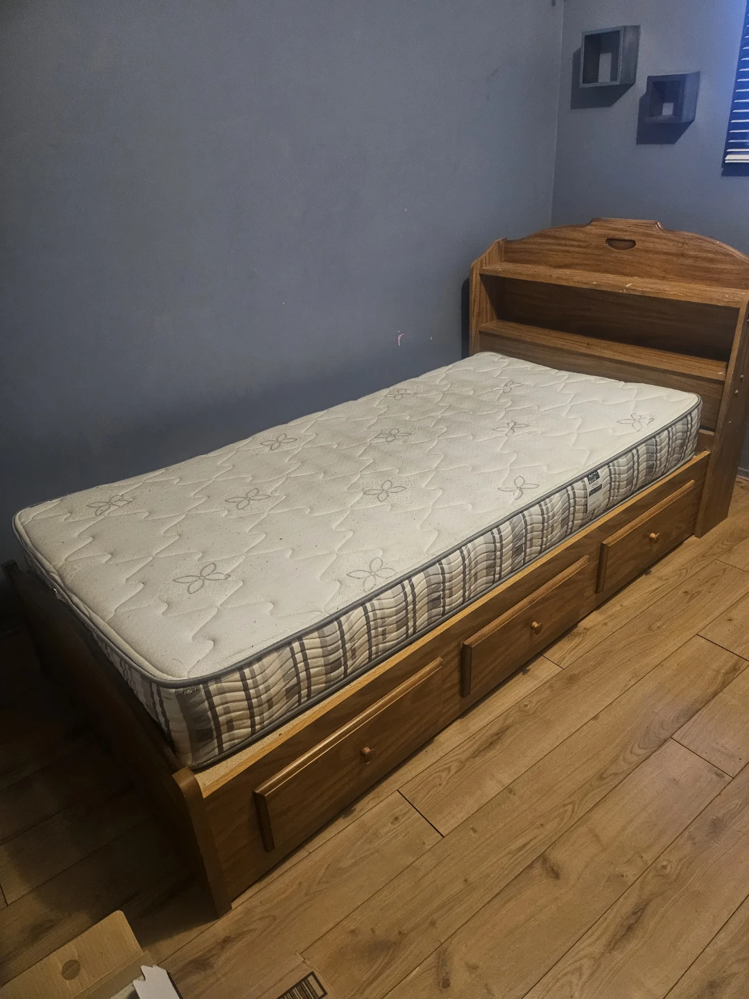 Four piece Oak Bedroom Set
