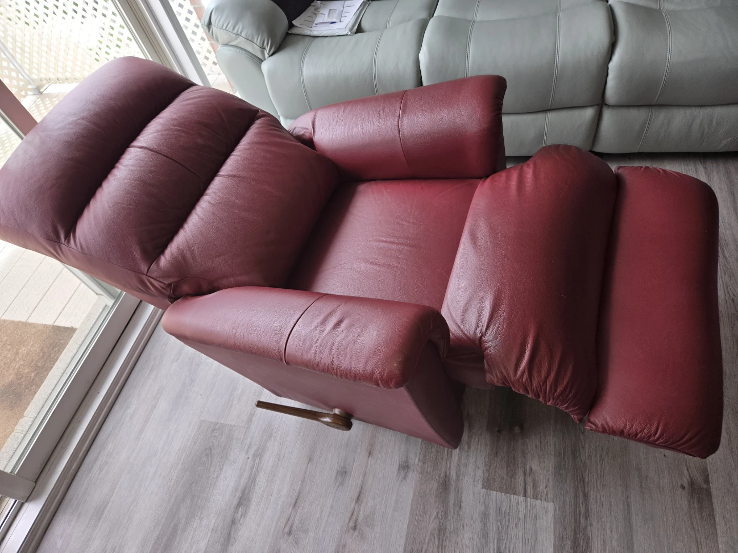 La-Z-Boy Recliner - Red Leather - photo 3