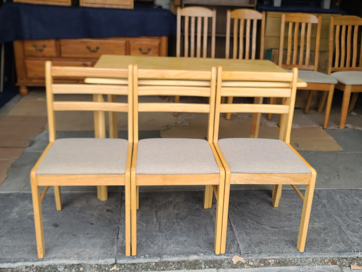 Light wood dining set with 4 chairs - photo 3