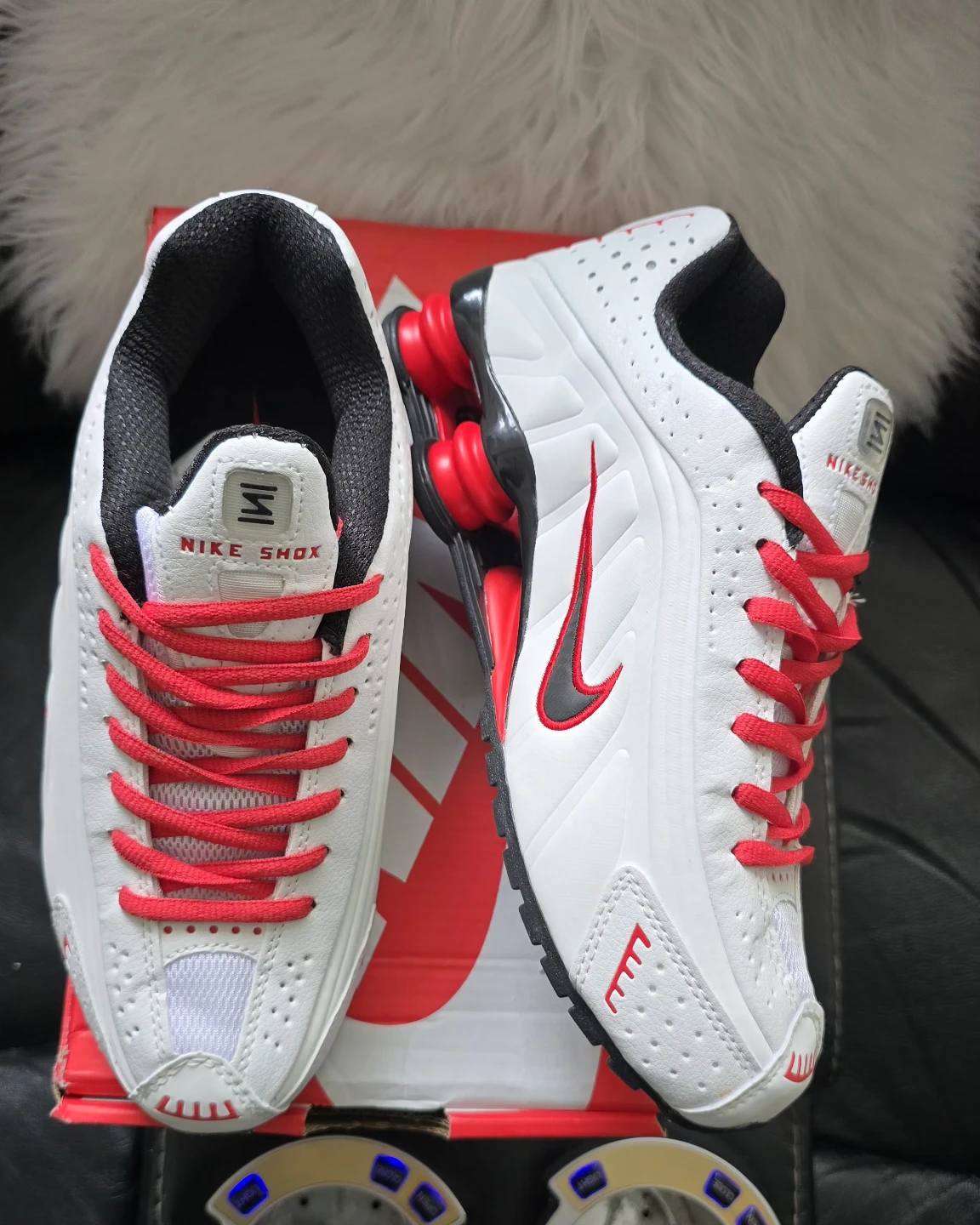 Brand new Nike Shox R 4