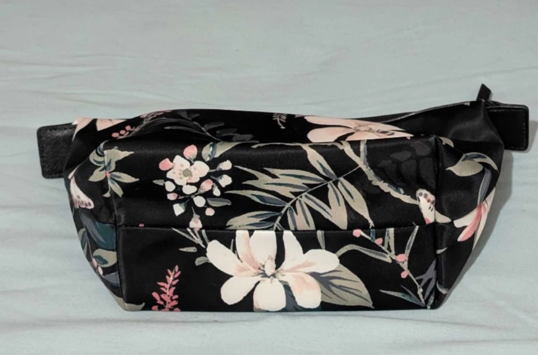 Kate Spade Cosmetic Bag - photo 4