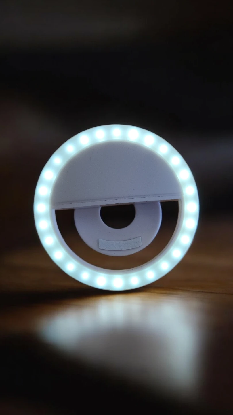 Clip-on Ring Light for Phone - photo 3