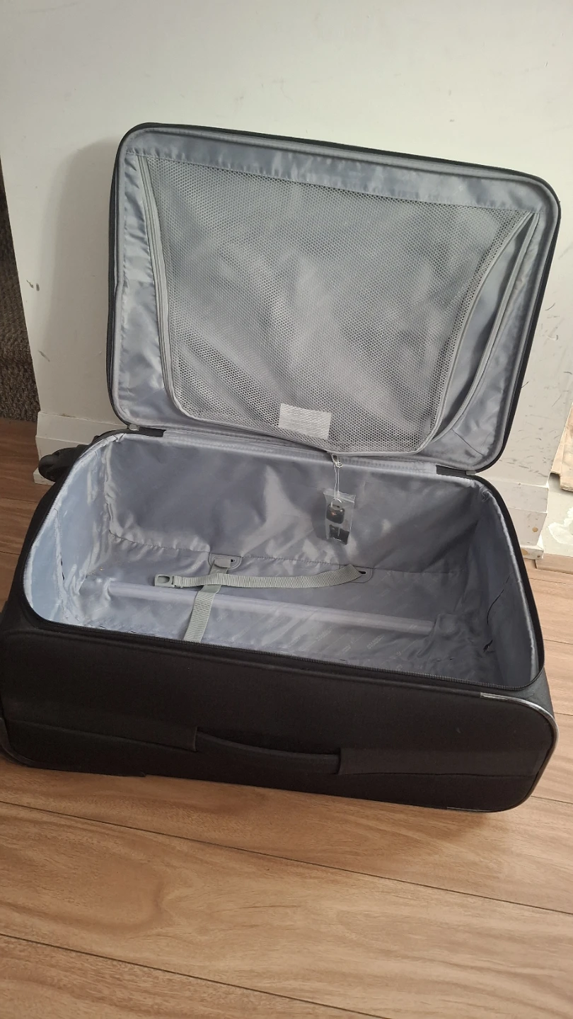 American Tourister Black Rolling Suitcase 70cm - photo 5