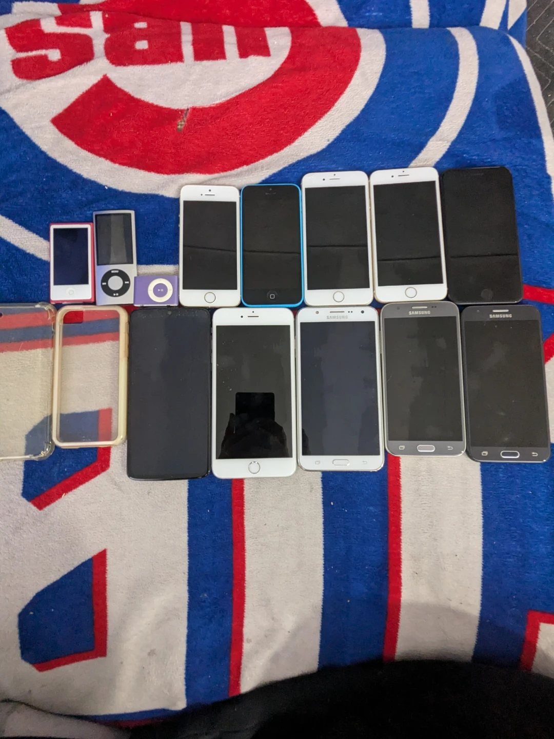 Assorted Apple iPhones, iPods, and Samsung Phones