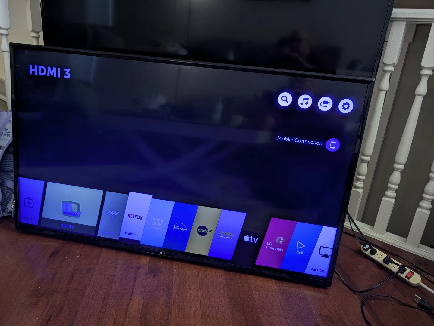LG 4K UHD HDR Smart TV