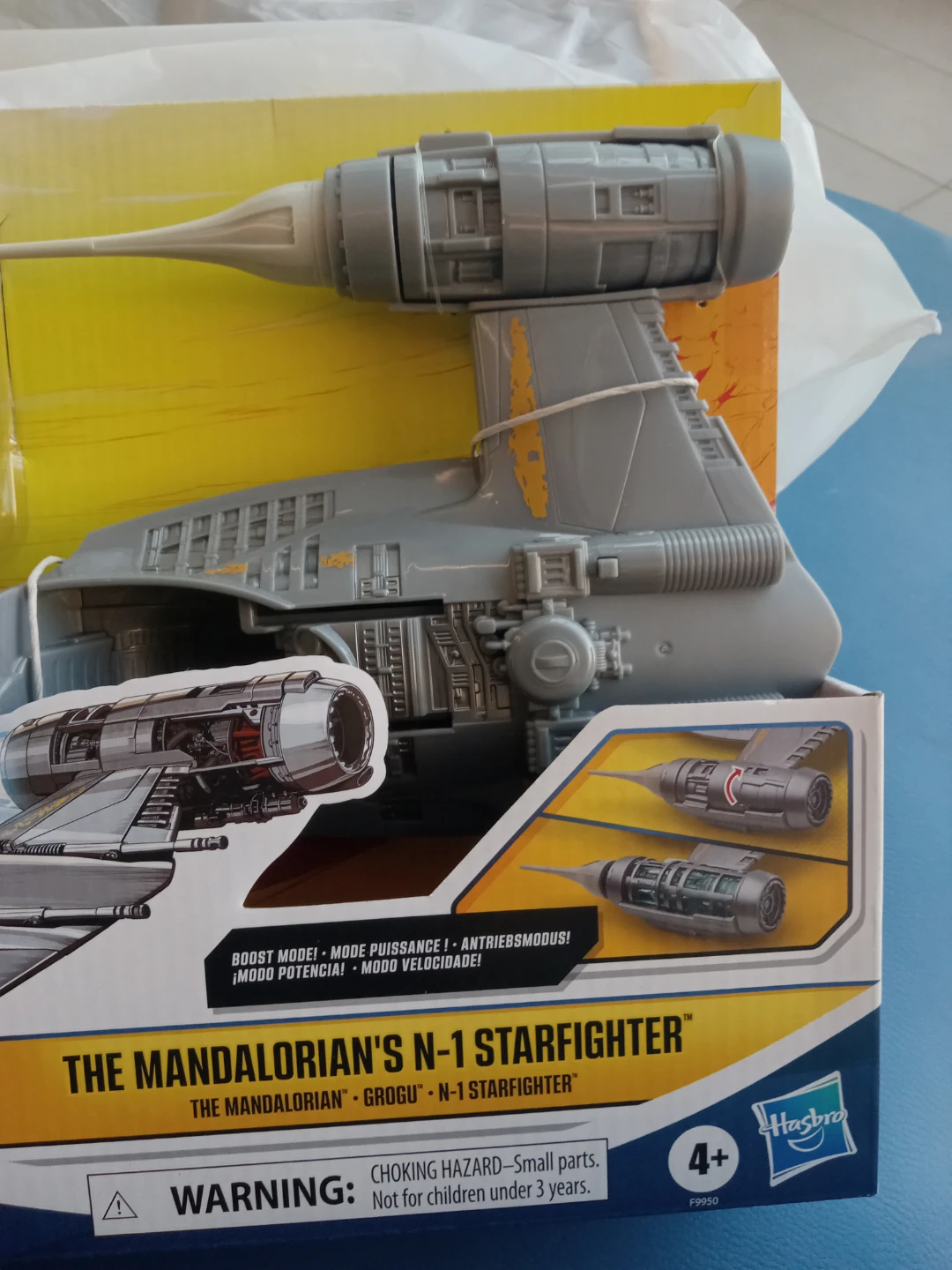 The Mandalorian's N-1 Starfighter with Figures - photo 2