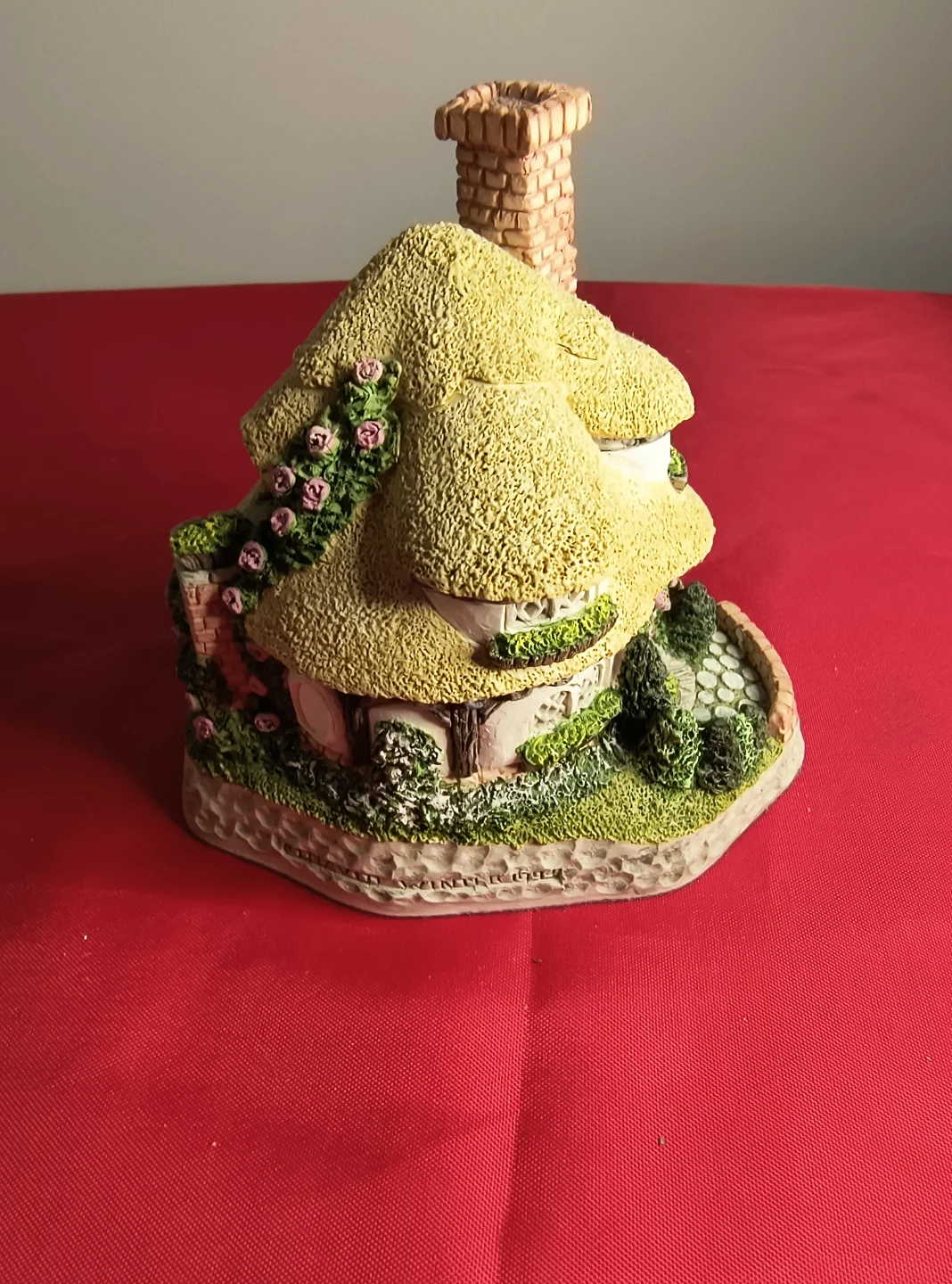 Mother's Cottage Figurine by David Winter - photo 5