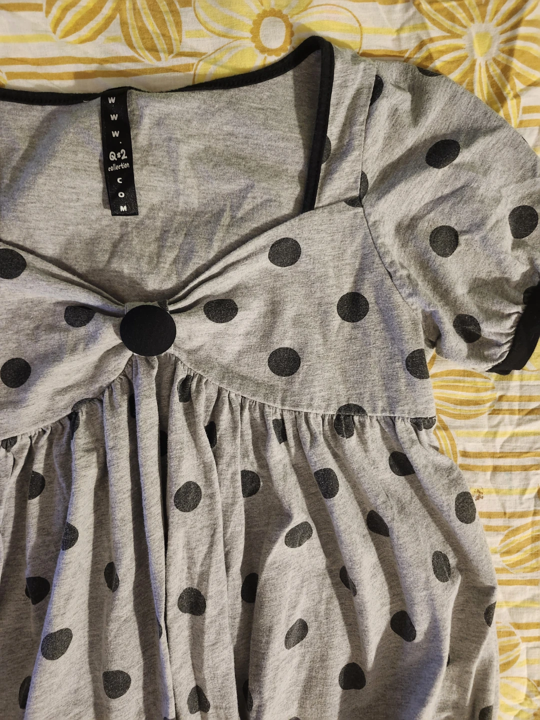 Grey and black polka dot babydoll top with button - photo 3