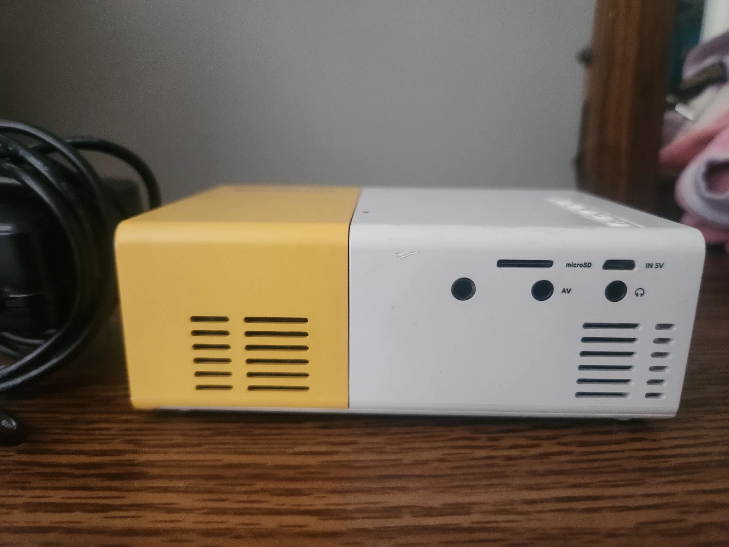 Excelvan Mini Projector with Power Adapter - photo 3