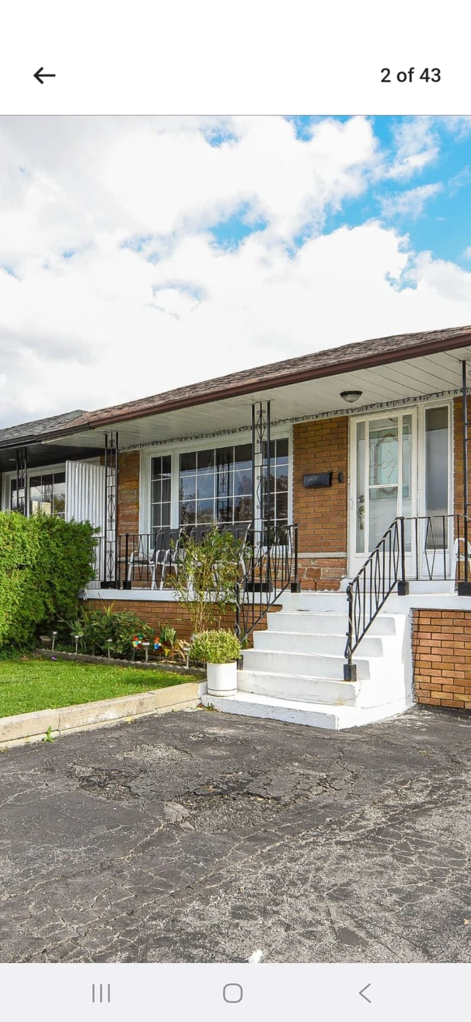 3 private rooms available for rent in Malton Mississauga