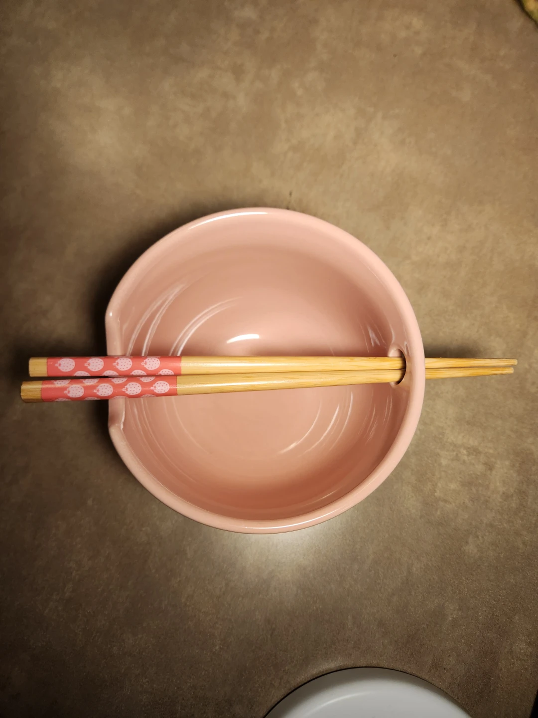 Hello Kitty ramen bowl with chopsticks 🍜🍓 - photo 3