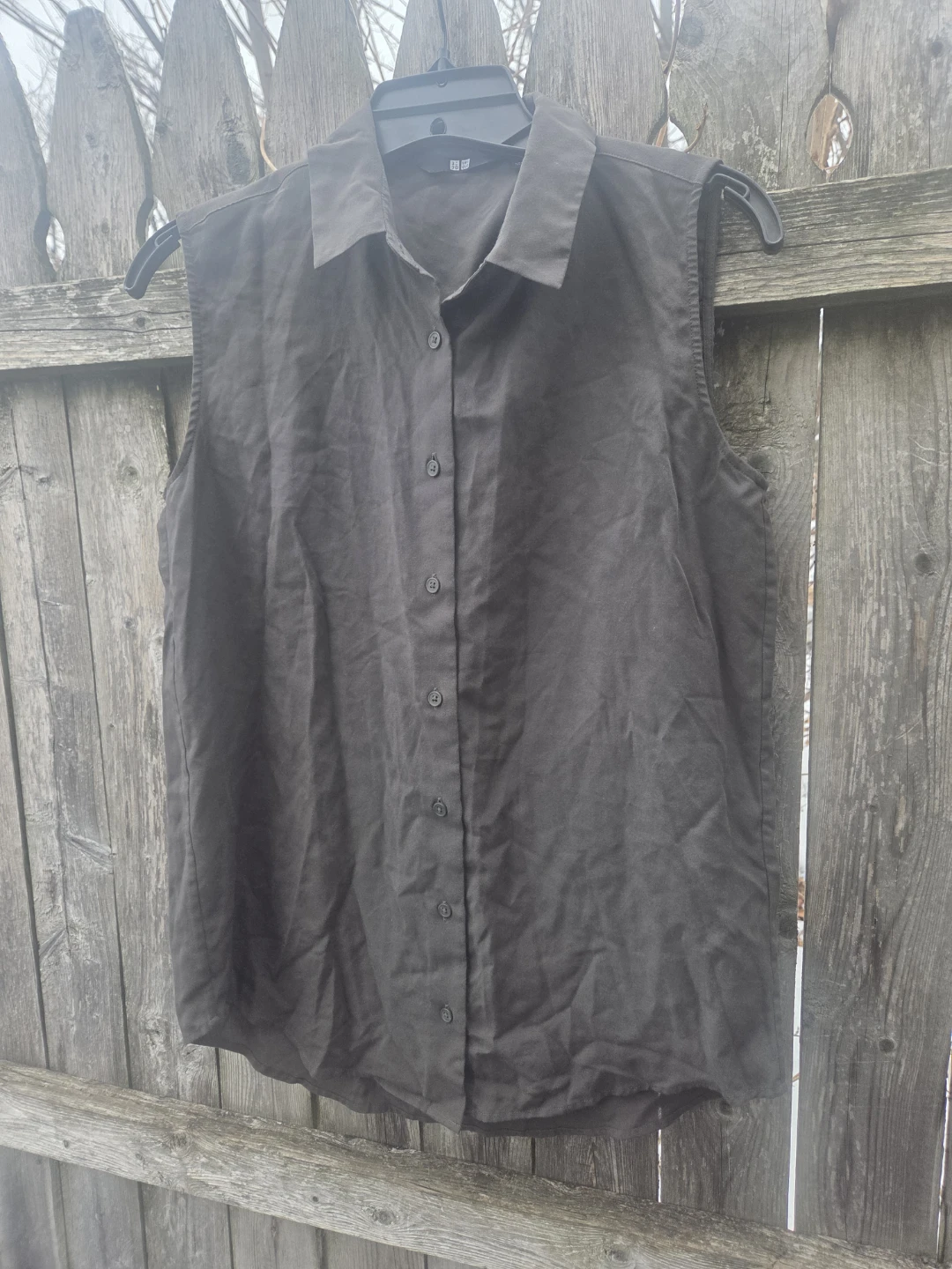 UNIQLO Sleeveless Button-Up Shirt - photo 2