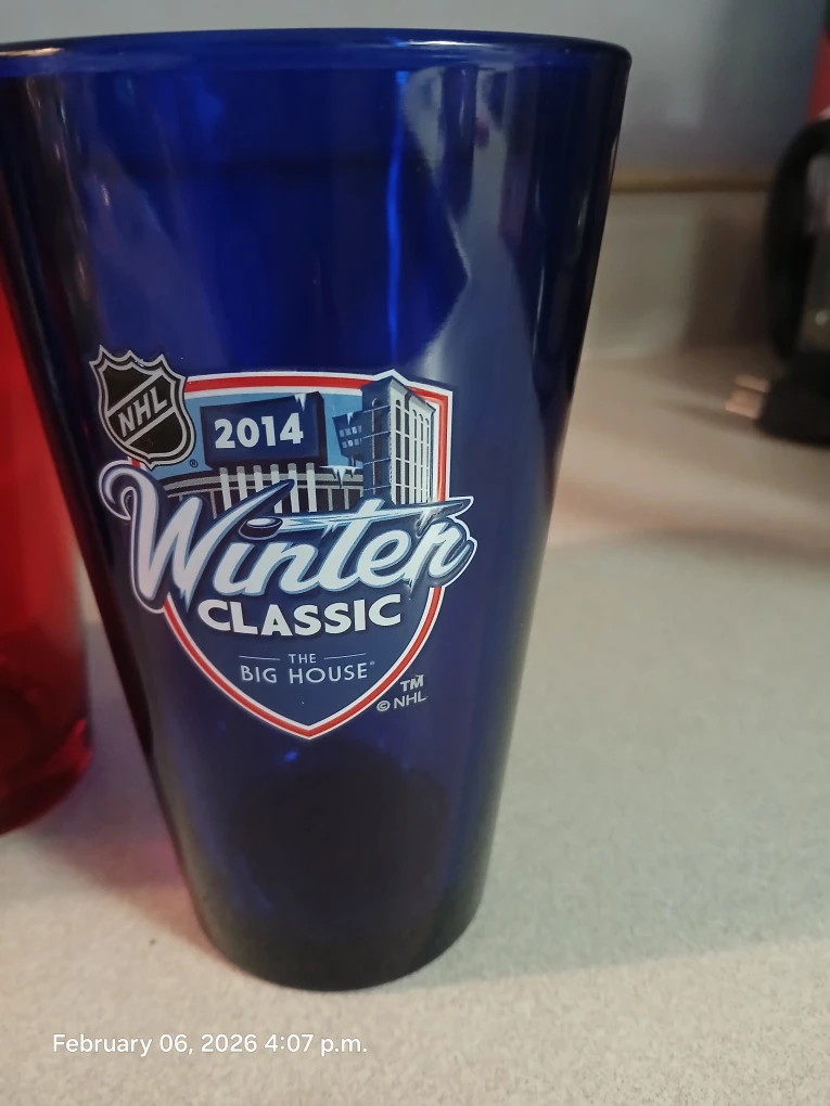 Set of 4 NHL Winter Classic 2014 Cups - photo 2
