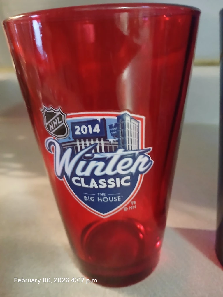 Set of 4 NHL Winter Classic 2014 Cups - photo 3
