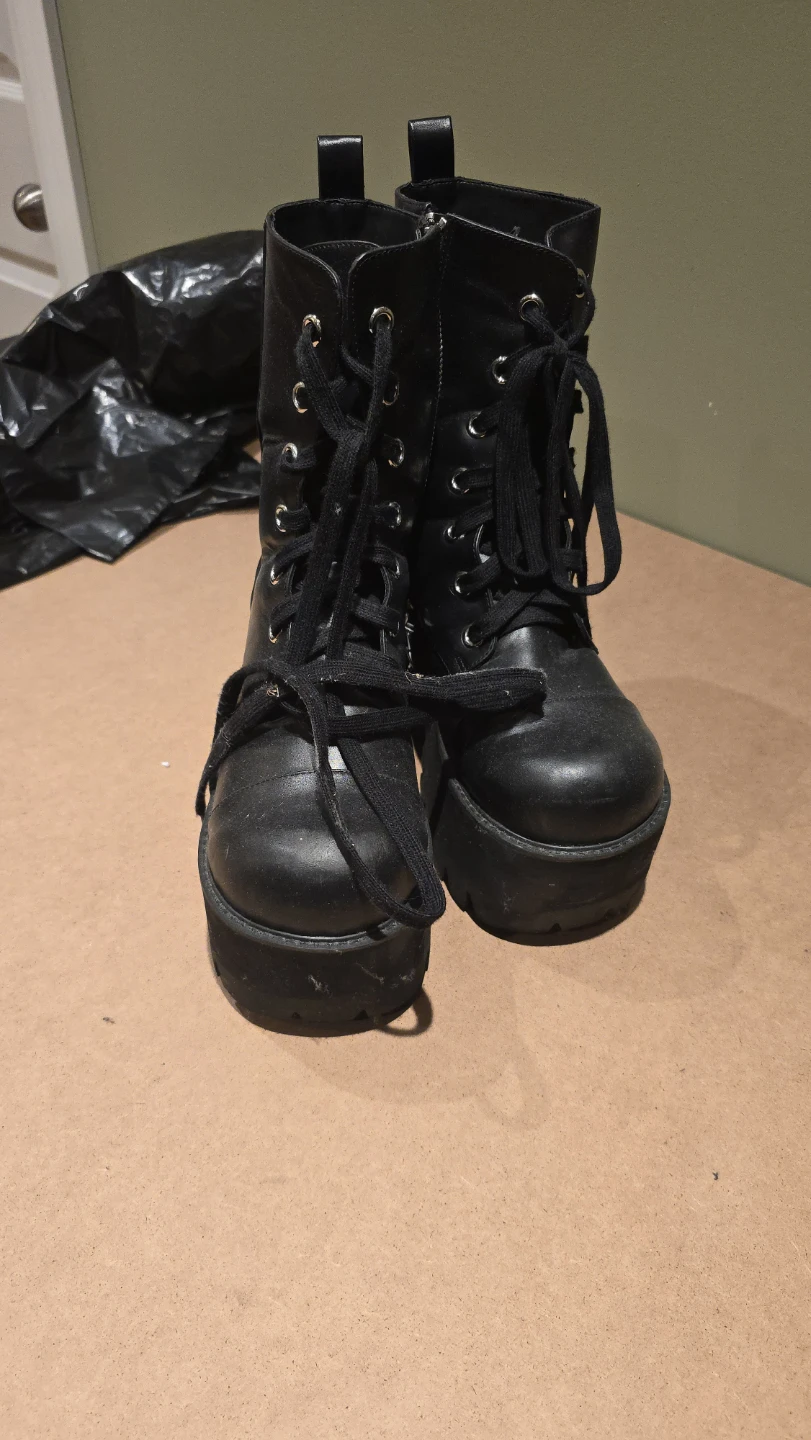Black Platform Lace-Up Boots - Size 8M - photo 4