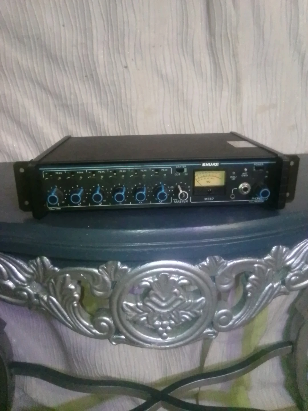 Shure M367 Microphone Mixer