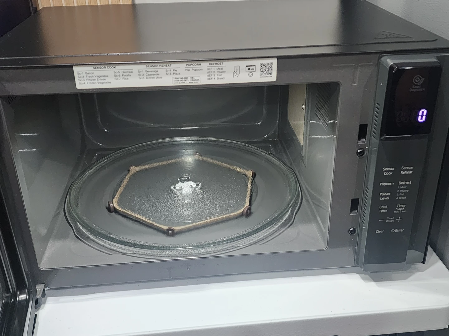 LG Black Microwave Oven - photo 2