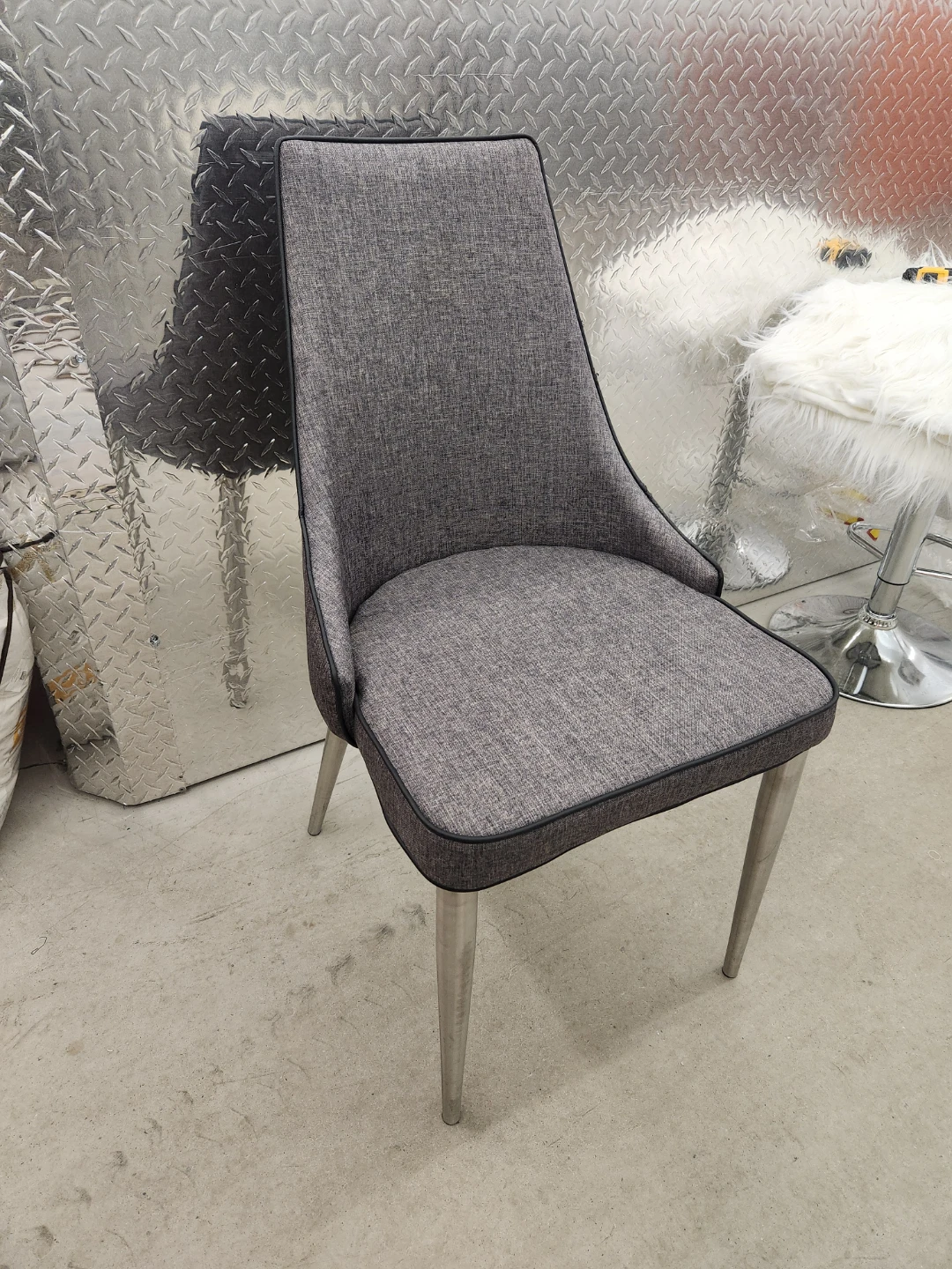 Chair (single)
