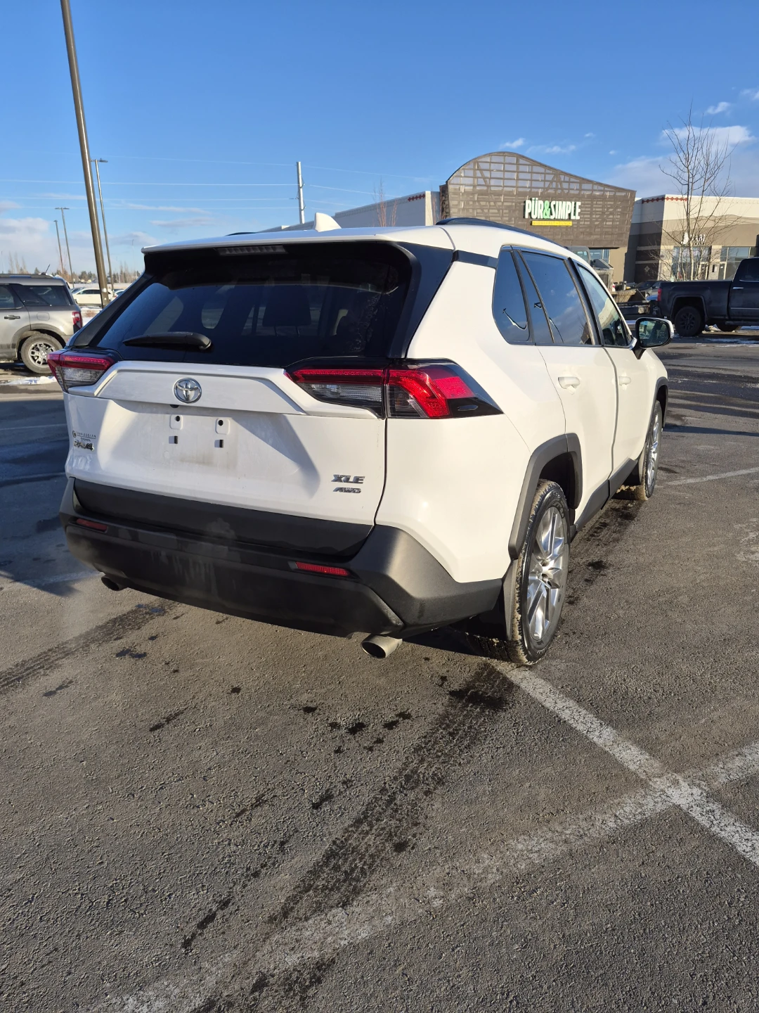 White Toyota RAV4 XLE AWD SUV - photo 4