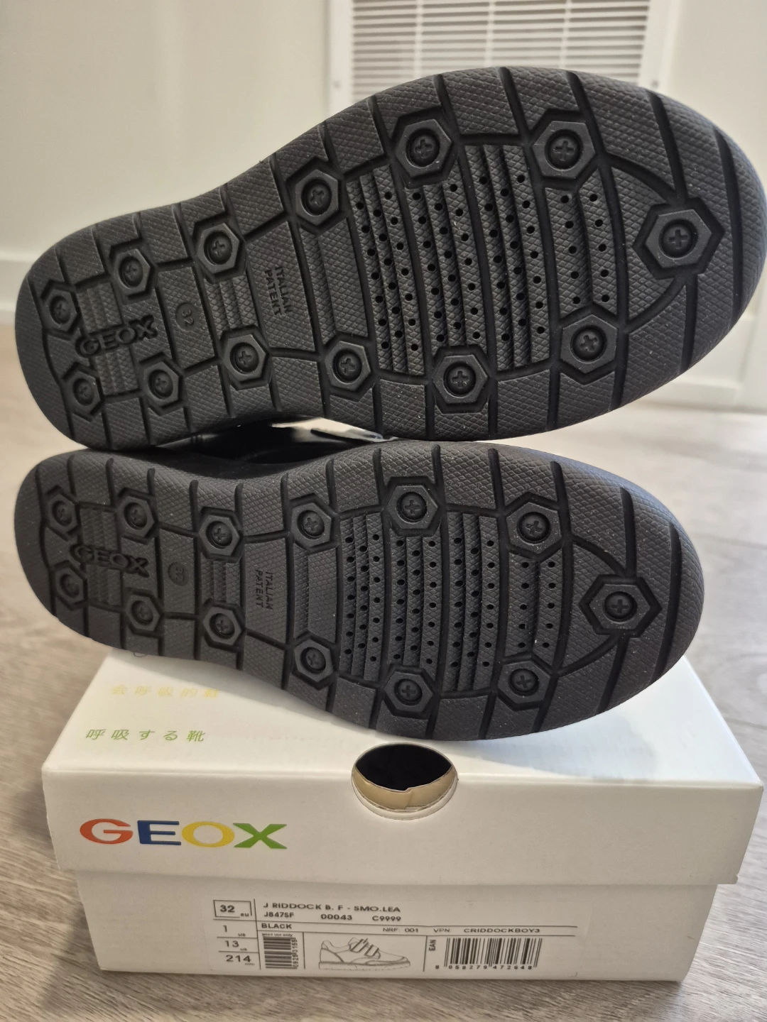 New!GEOX Black Leather Velcro Shoes - Boys Size 13 US / 32 EU - photo 3