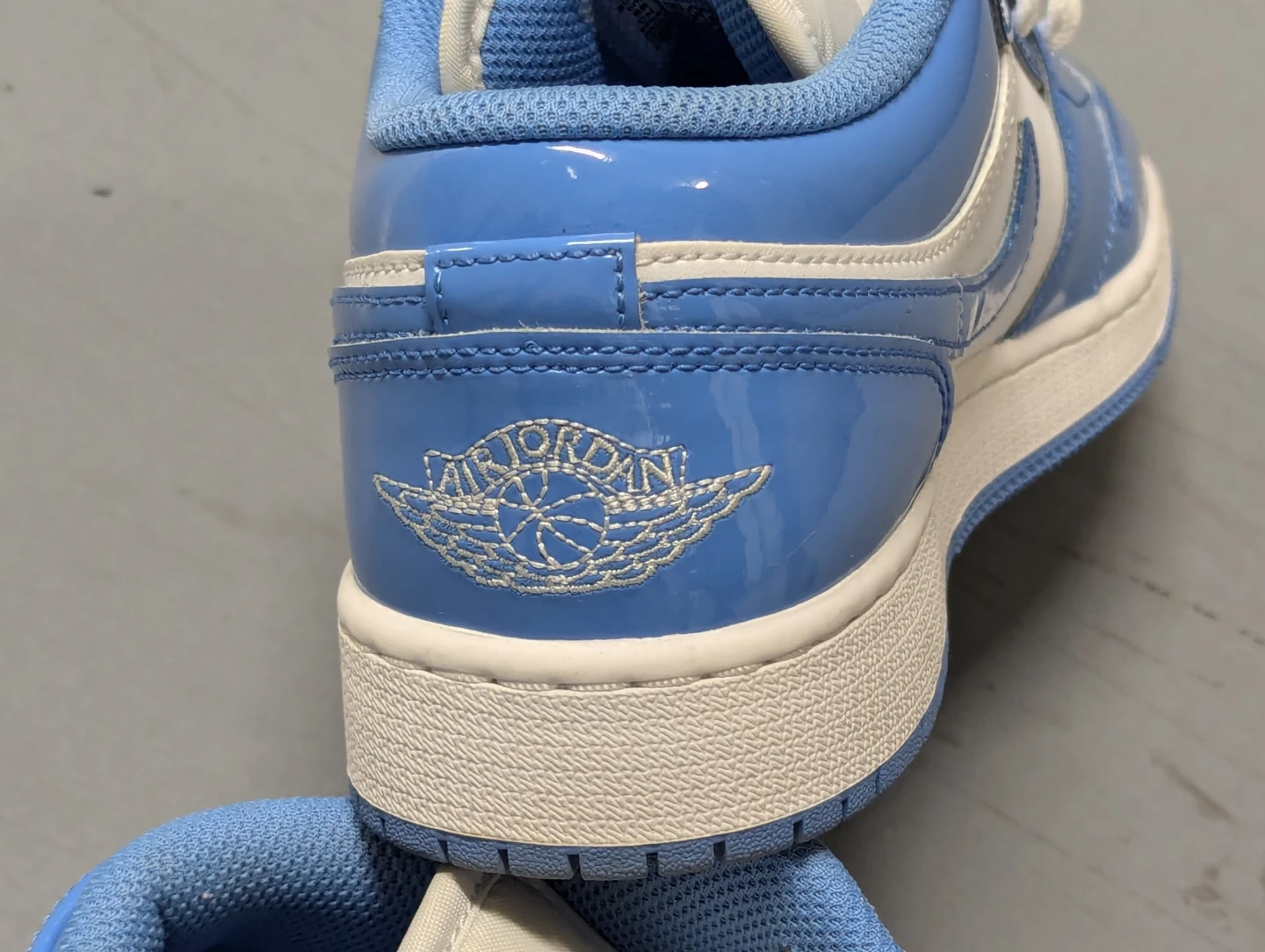 Air Jordan Women's Sneakers Sz 7.5 - photo 3