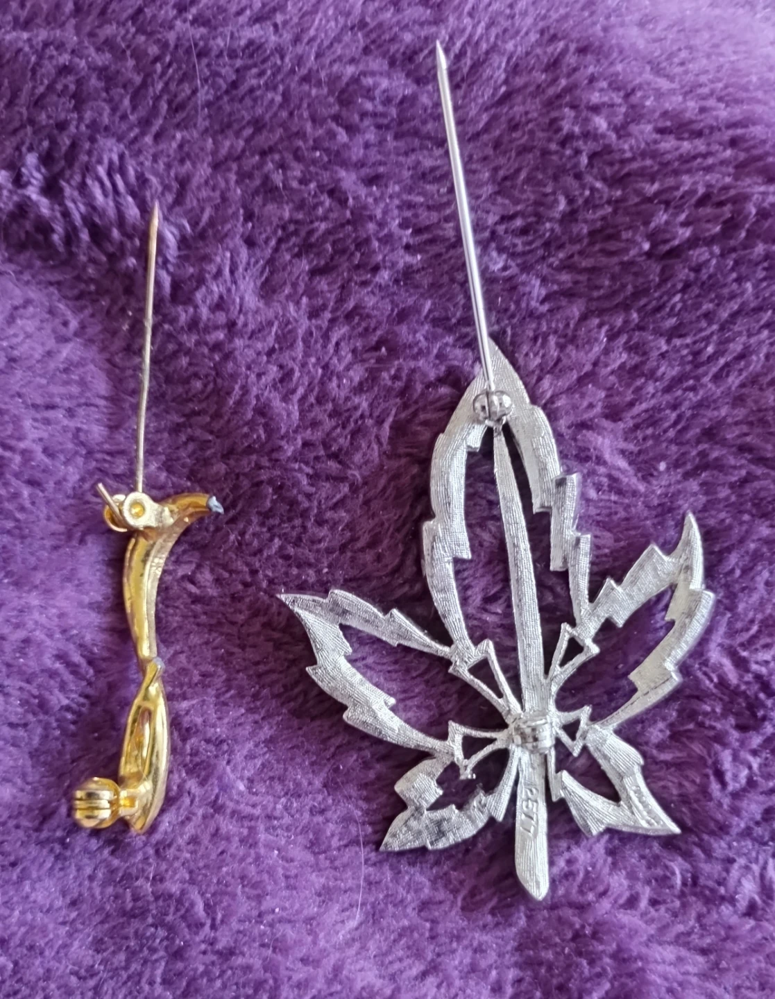 Two brooches: silver maple leaf and gold abstract - photo 4